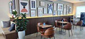 a restaurant with chairs and tables and pictures on the wall at Sofisticado Flat em Brasília-BR in Brasilia