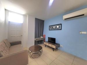 TV a/nebo společenská místnost v ubytování Roxy Hotel & Apartments