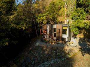 Taman di luar Cosy Dell by Tiny Away