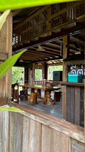 ห้องอาหารหรือที่รับประทานอาหารของ DeeTorJai FarmStay Nan ดีต่อใจ ฟาร์มสเตย์ น่าน โดยเจ้าของ
