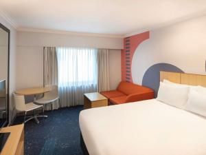 Postel nebo postele na pokoji v ubytování ibis Styles Sydney Central