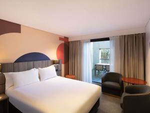 Postel nebo postele na pokoji v ubytování ibis Styles Sydney Central