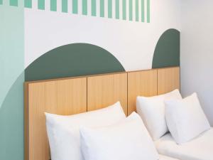Postel nebo postele na pokoji v ubytování ibis Styles Sydney Central