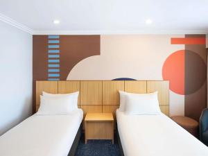 Postel nebo postele na pokoji v ubytování ibis Styles Sydney Central