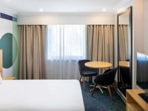 Postel nebo postele na pokoji v ubytování ibis Styles Sydney Central