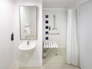 Koupelna v ubytování ibis Styles Sydney Central