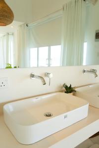 Ένα μπάνιο στο KUKI BEACH - Luxury Beachfront Villa in Ahangama