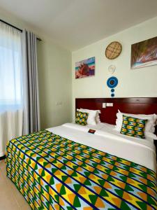 Postel nebo postele na pokoji v ubytování Sea Crest Hotel