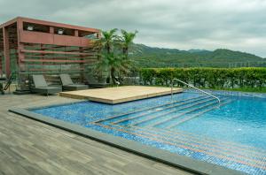 Πισίνα στο ή κοντά στο 頭城 望嶼之家 海景溫泉民宿 Sea View & Hot Spring House