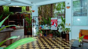 a room with potted plants and a tiled floor at Villa Wat Damnak in Siem Reap