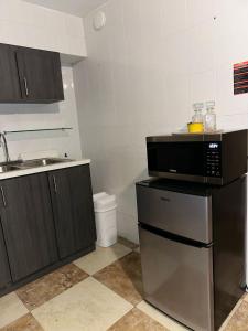 Cucina o angolo cottura di Cozy studio in amazing Manatí with AC, WiFi, Pool