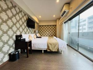 Postel nebo postele na pokoji v ubytování Le Tour Hotel Akihabara Ekimae 楽途ホテル秋葉原駅前店