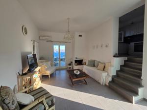 a living room with a couch and a table at Phaedra Villa Kythnos in Kithnos