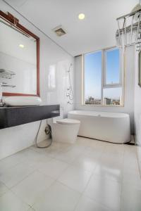 Koupelna v ubytování Pha Lê Hotel