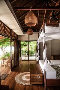 Postel nebo postele na pokoji v ubytování Reconnect - Private Island Resort & Dive Center Togean - Buka Buka Island