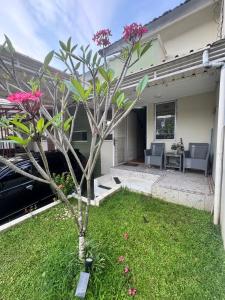 a small tree in the yard of a house at Aira Stay House Dramaga in Bubulak 3