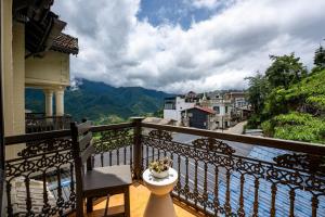 Nespecifikovaný výhled na hory nebo výhled na hory při pohledu z hotelu