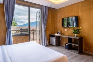 Nespecifikovaný výhled na hory nebo výhled na hory při pohledu z hotelu