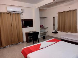 Hotel Siddhi Residency客房内的一张或多张床位
