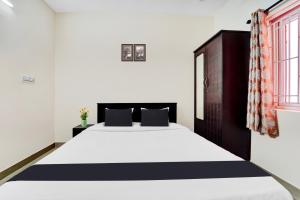Postel nebo postele na pokoji v ubytování Super Hotel O Viswapuram