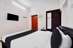 Postel nebo postele na pokoji v ubytování Super Hotel O Viswapuram