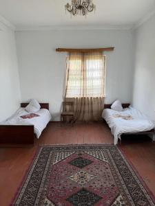 Una cama o camas en una habitación de Lorenzo Budget Hostel