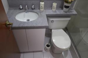 Koupelna v ubytování Habitación Doble Ciudad Salitre