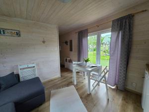 a living room with a table and a couch at Palusalu puhkemaja in Haapsalu