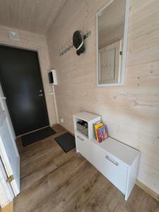 a small room with a tv and a white cabinet at Palusalu puhkemaja in Haapsalu
