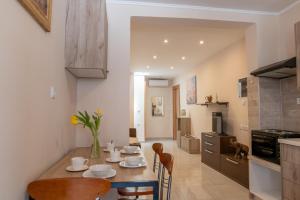 Η κουζίνα ή μικρή κουζίνα στο Nerida Beach Apartment