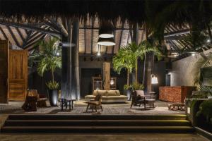 Гостиная зона в Thompson Zihuatanejo, A Beach Resort, by Hyatt