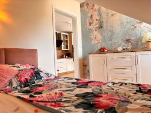 Ένα ή περισσότερα κρεβάτια σε δωμάτιο στο Apartament Pastelowa Przystań