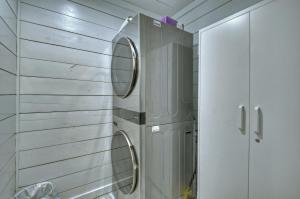 Koupelna v ubytování The Penthouses on Main - Downtown Blue Ridge + 120 fotografií