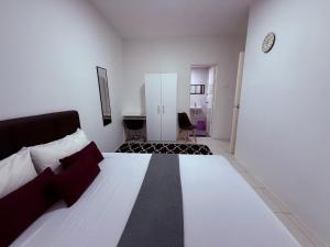 Postel nebo postele na pokoji v ubytování Private Room Ipoh Centre - Stay with host