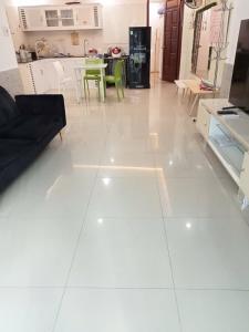 Η κουζίνα ή μικρή κουζίνα στο 2 floors -2 sleeps - full furniture