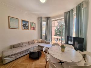 Posezení v ubytování Villa Clair LOGIS MONACO Parking Terrasse