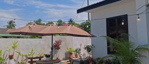 Κήπος έξω από το T E N A N G by ZD