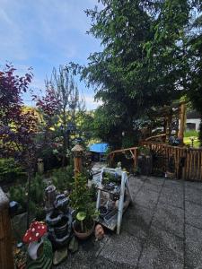 Zahrada ubytování Chata u rybníka - Chrastná