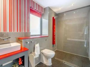 Koupelna v ubytování 5 Bed House -Sleeps 10- Hot Tub - Garden - Parking + 24 fotografií