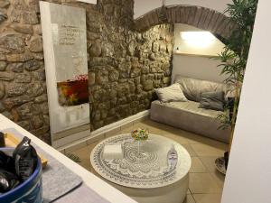A seating area at Civico 18 B&B
