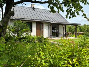 Vonkajšia záhrada v ubytovaní Dom na Podlasiu