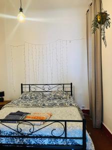 Łóżko lub łóżka w pokoju w obiekcie Le cosy du Panier
