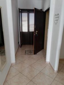 a hallway with a door with a heart on it at Locazione turistica Casa Peppe in Manduria