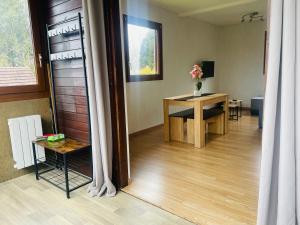 Gambar di galeri bagi Le chalet sur la butte di Saint-Manvieu-Bocage +10 gambar