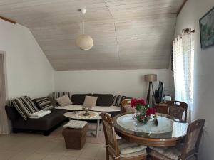 Ruang duduk di Lake House