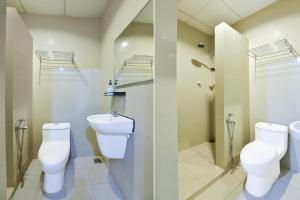 Koupelna v ubytování Hotel O Rayyan Soffea Managed by Oravel