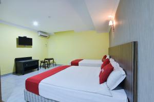 Postel nebo postele na pokoji v ubytování Hotel O Rayyan Soffea Managed by Oravel