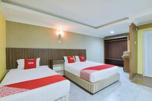 Postel nebo postele na pokoji v ubytování Hotel O Rayyan Soffea Managed by Oravel