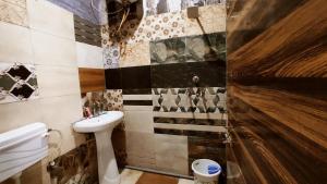 SYL HOTELS One - Comfortable and Secure Stays的一间浴室