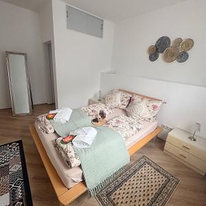 a living room with a couch with pillows on it at Ferienwohnung in Göppingen